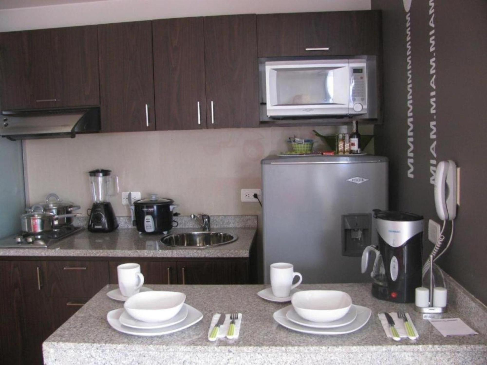 Hotel Regency Suites La Feria Bogota Room photo